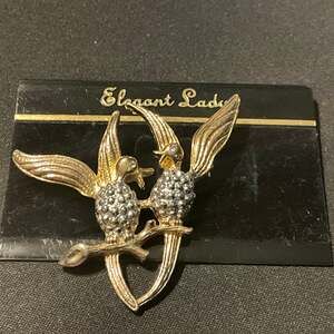 Vintage Elegant Lady Love Birds Brooch on Card